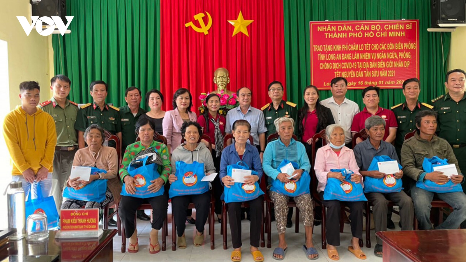 MTTQ TP HCM trao quà tết cho người nghèo tỉnh Long An