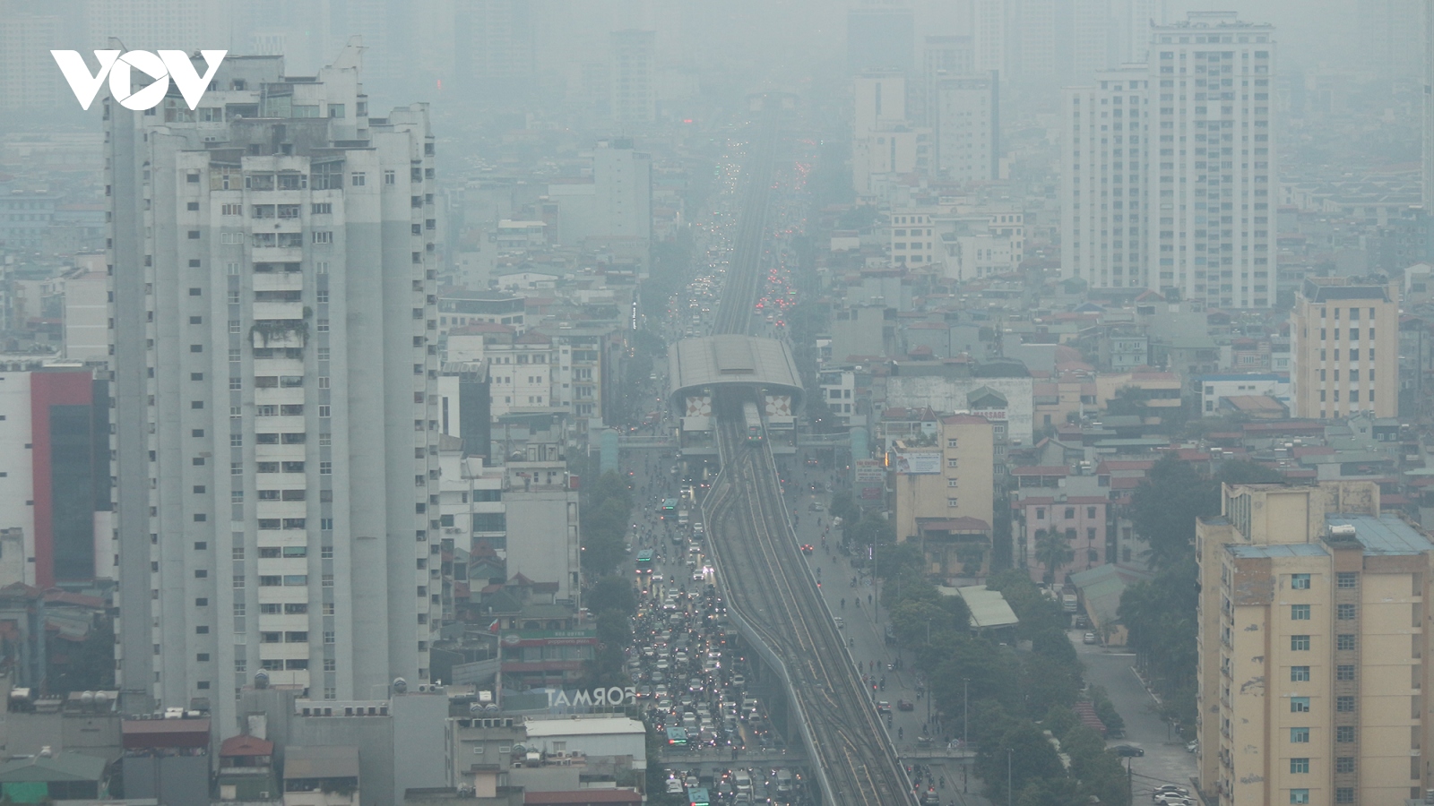 Thành phố Hà Nội mờ mịt vì ô nhiễm không khí