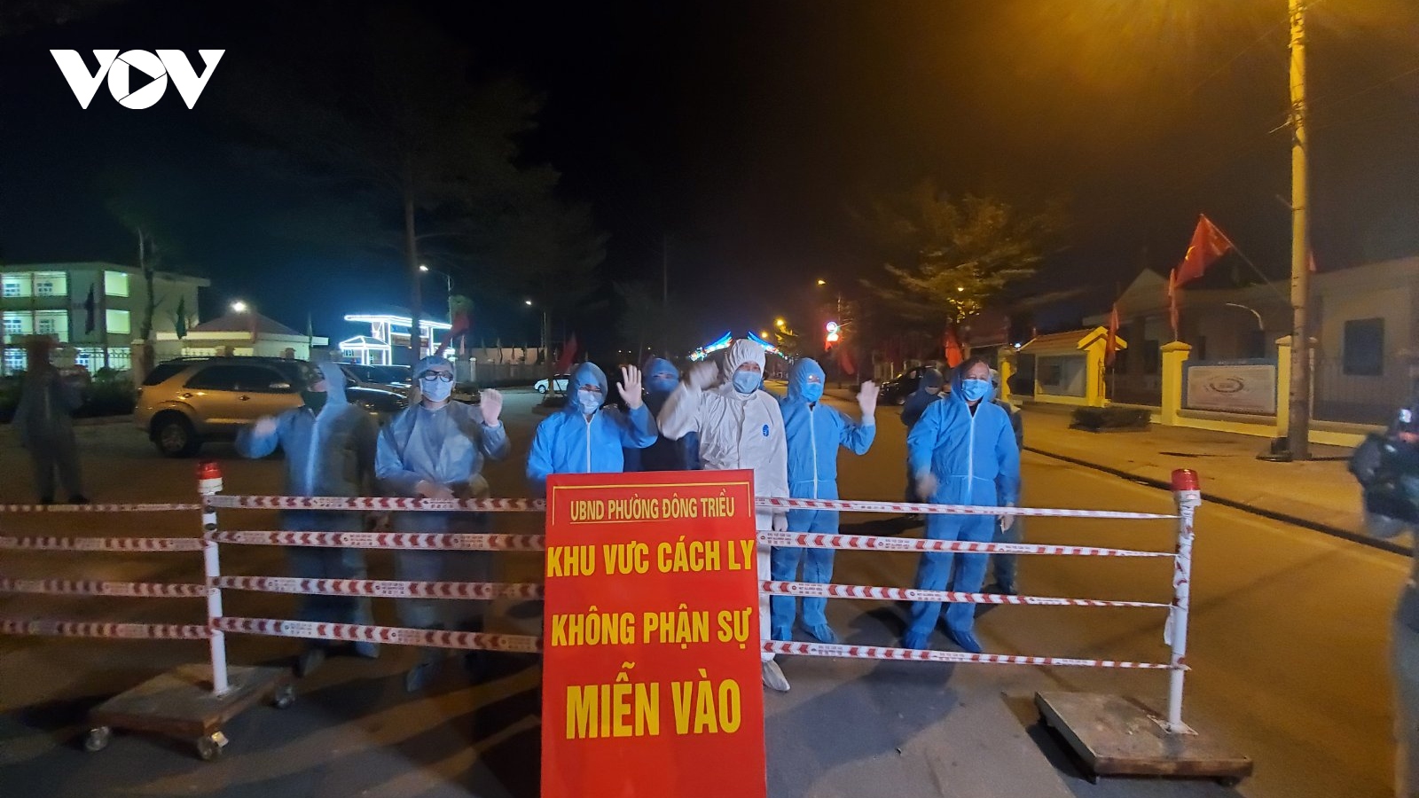 Phó Thủ tướng Vũ Đức Đam thị sát công tác phòng chống dịch ở Hải Dương và Quảng Ninh