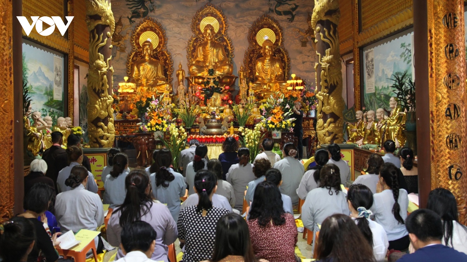 Cộng đồng người Việt tại Lào dự Lễ cầu quốc thái dân an 