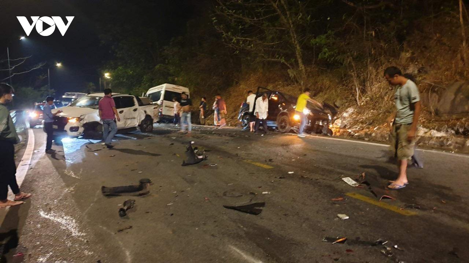 Tai nạn liên hoàn trên đèo Bảo Lộc (Lâm Đồng) gây kẹt xe kéo dài