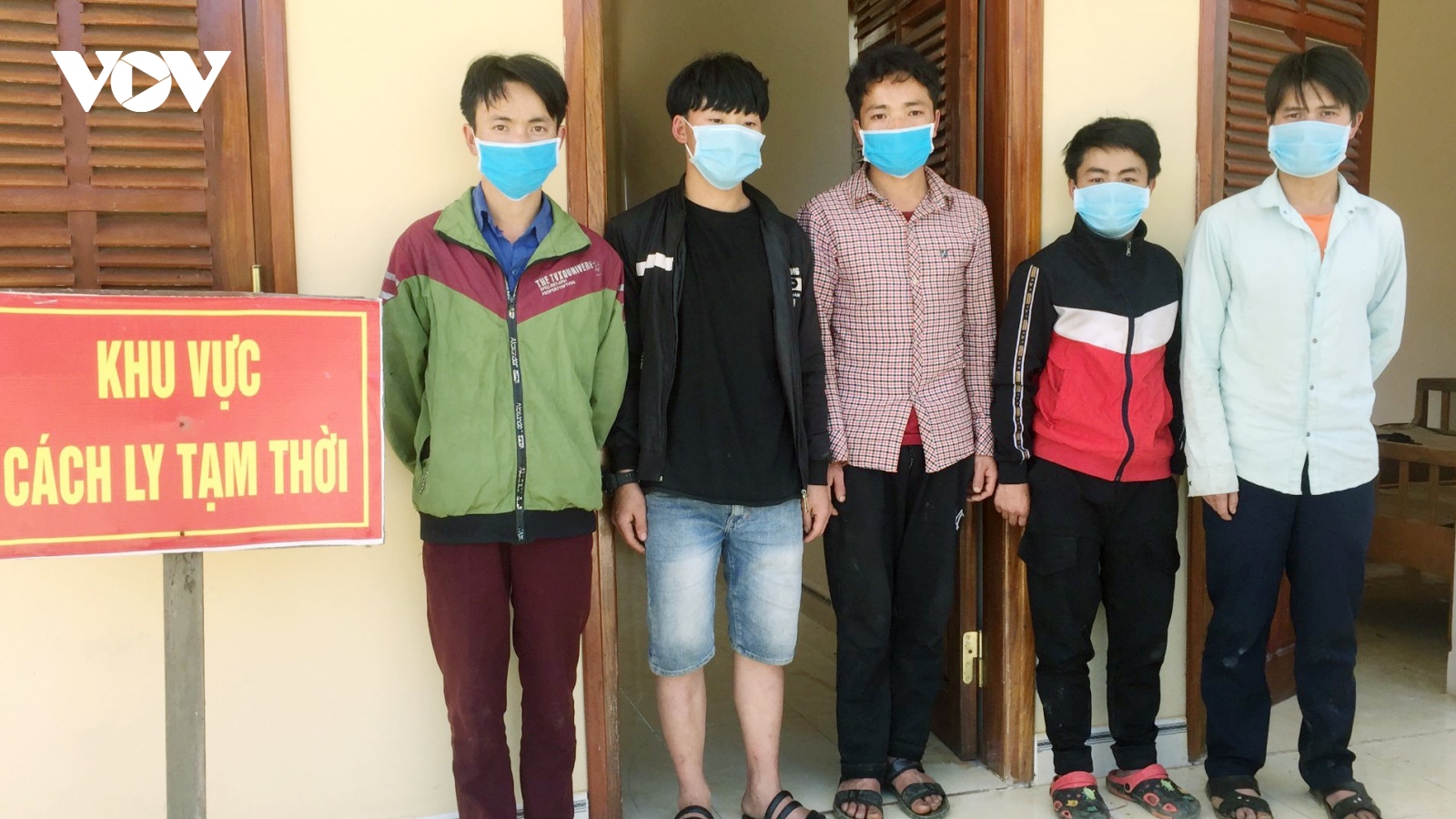 Phát hiện, bắt giữ 5 người nhập cảnh trái phép vào huyện Nam Giang, tỉnh Quảng Nam