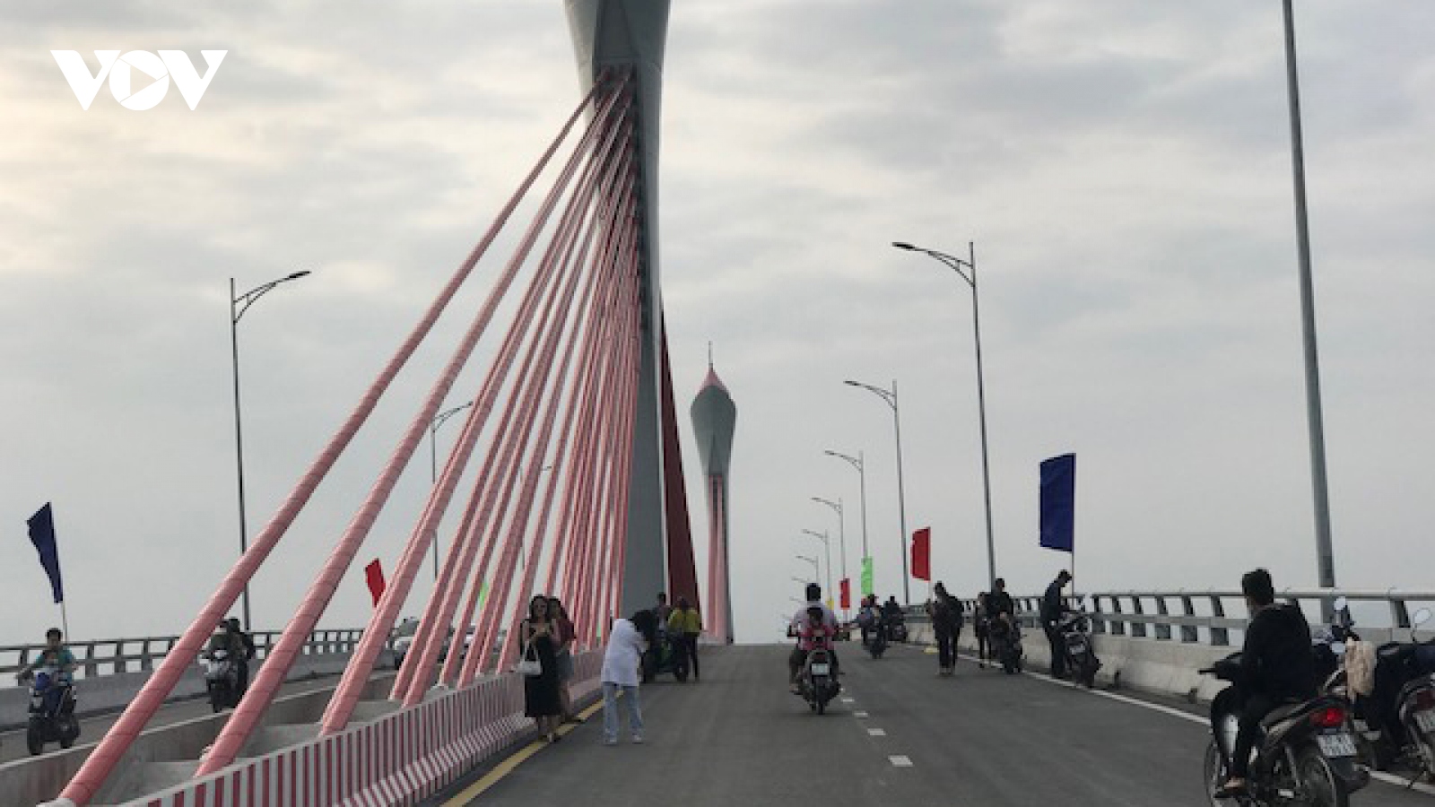 Cầu Cửa Hội, nối Nghệ An với Hà Tĩnh trước ngày thông xe