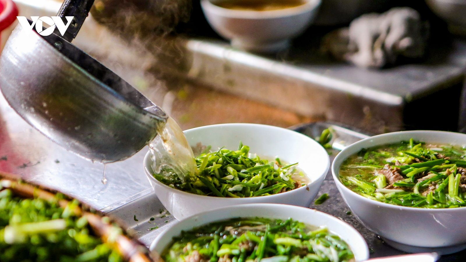 Du khách Việt "chấm điểm" Hà Nội, TP.HCM đứng top đầu về ẩm thực truyền thống và đường phố