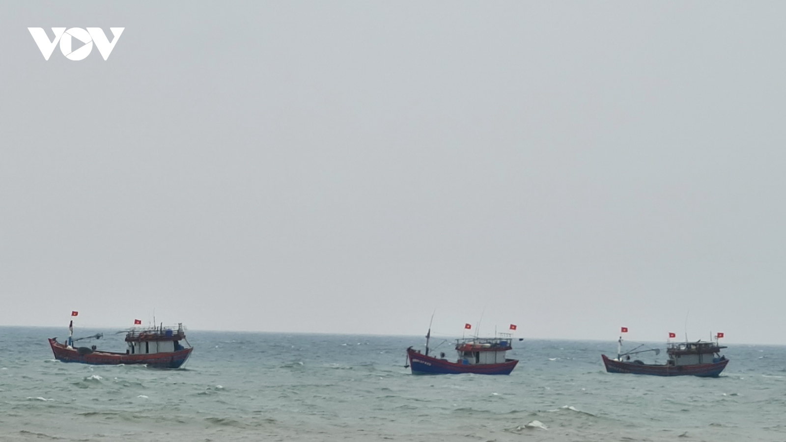 Tàu cá Quảng Bình bị chìm sau khi va chạm với tàu hàng