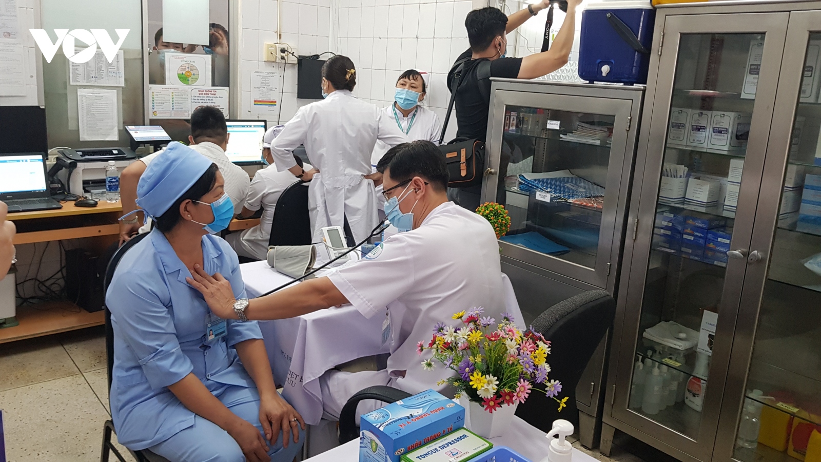 900 người đầu tiên tại TP HCM được tiêm vaccine ngừa Covid-19 