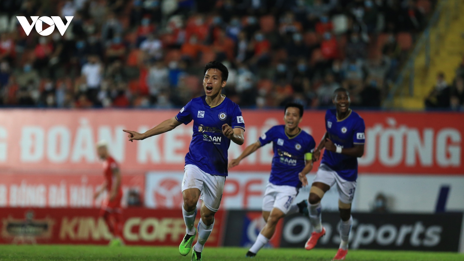 Tấn Trường cản phá thành công phạt đền, Hà Nội FC thắng trận đầu tiên ở V-League 2021
