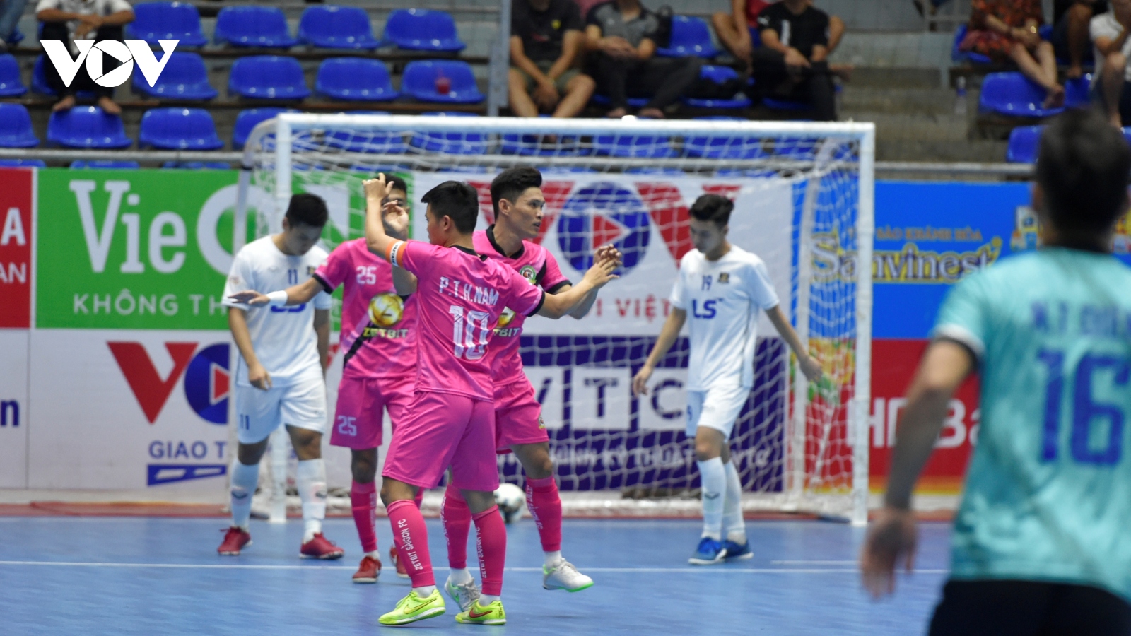 Zetbit SG FC dẫn đầu BXH sau chiến thắng trước Thái Sơn Bắc