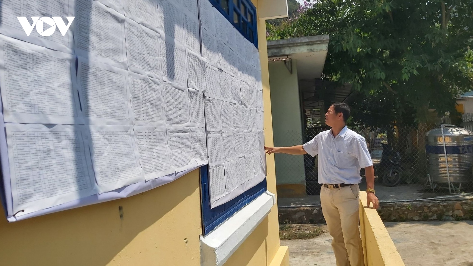 Bầu cử ở miền núi Quảng Nam: "Gặp ở đâu tuyên truyền ở đó"