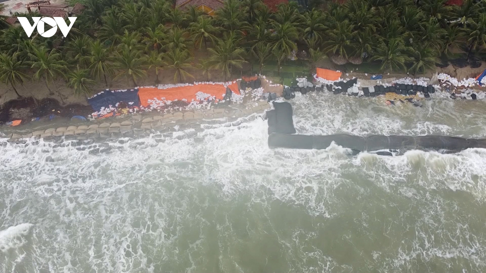 Tìm giải pháp đồng bộ, tổng thể chống sạt lở bờ biển ở Quảng Nam