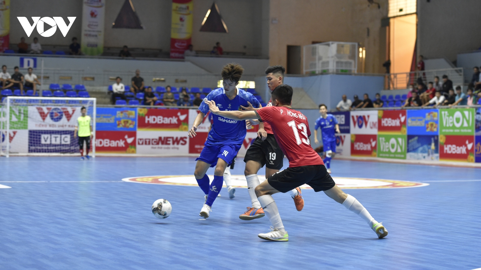 Giải Futsal HDBank VĐQG 2021: Thắng đậm chủ nhà, Sahako vươn lên dẫn đầu