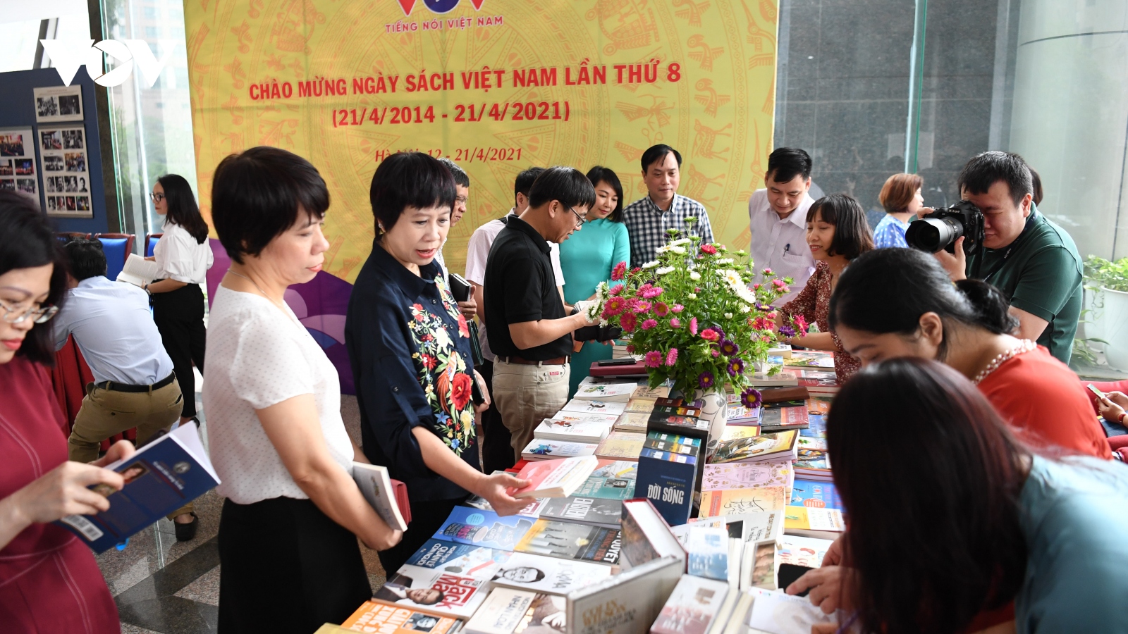 VOV trưng bày, giới thiệu hơn 300 đầu sách mới, tư liệu quý hưởng ứng "Ngày sách Việt Nam"