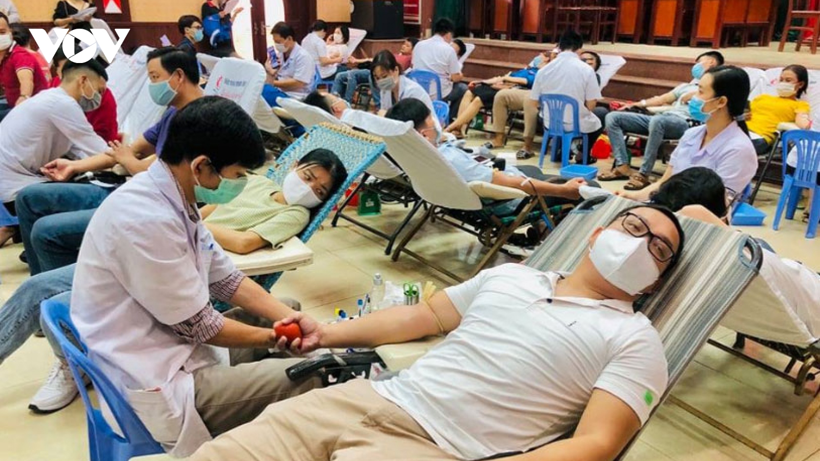 Gần 600 người dân Đà Nẵng tham gia hiến 500 đơn vị máu