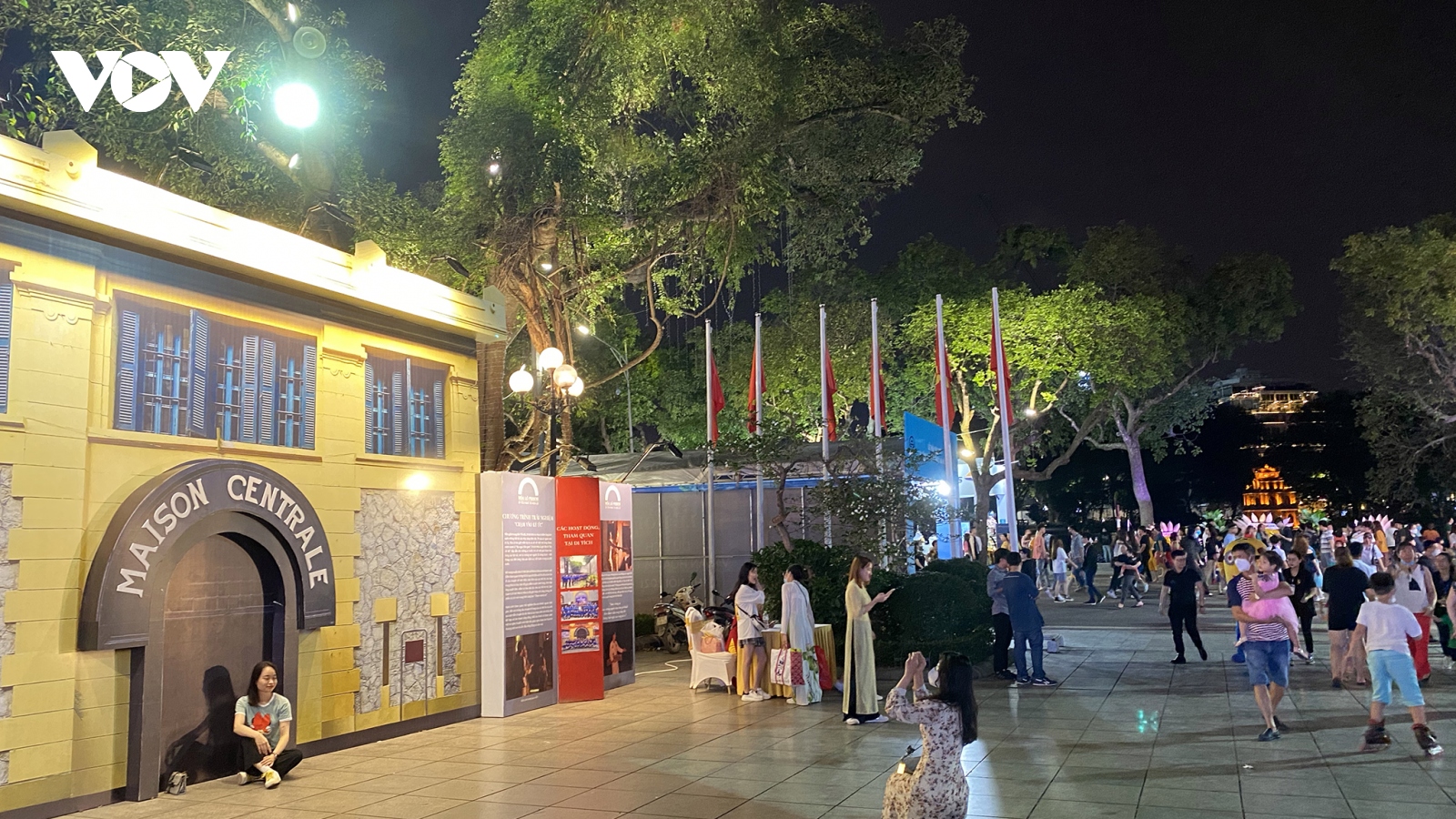 Không khí sôi động tại Lễ hội du lịch và văn hóa ẩm thực Hà Nội năm 2021