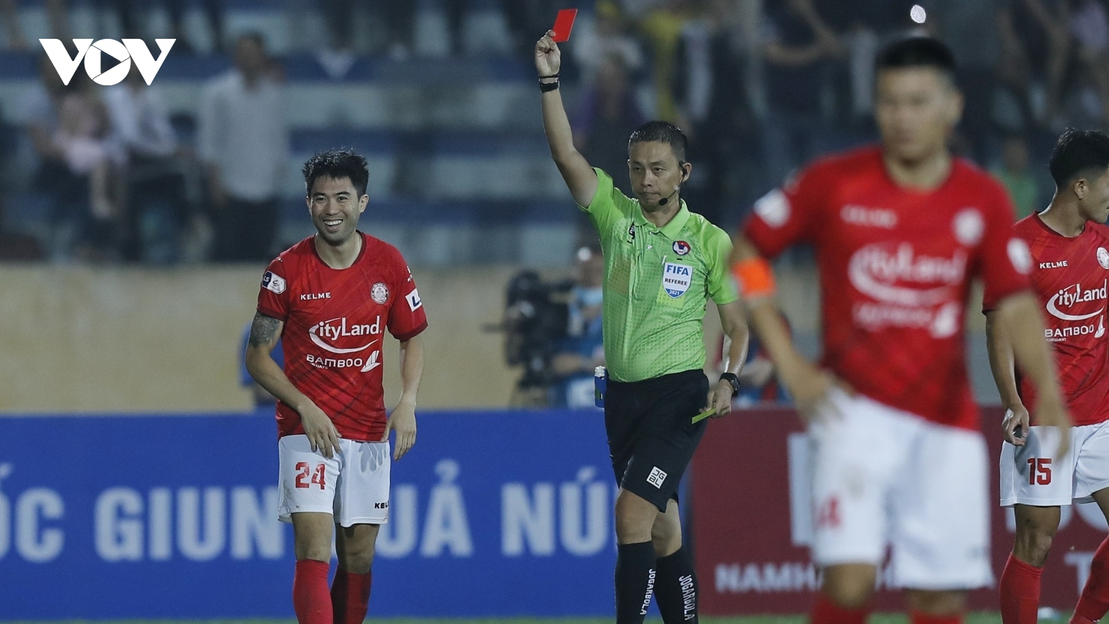 Lee Nguyễn và những cầu thủ bị "treo giò" ở vòng 11 V-League 2021