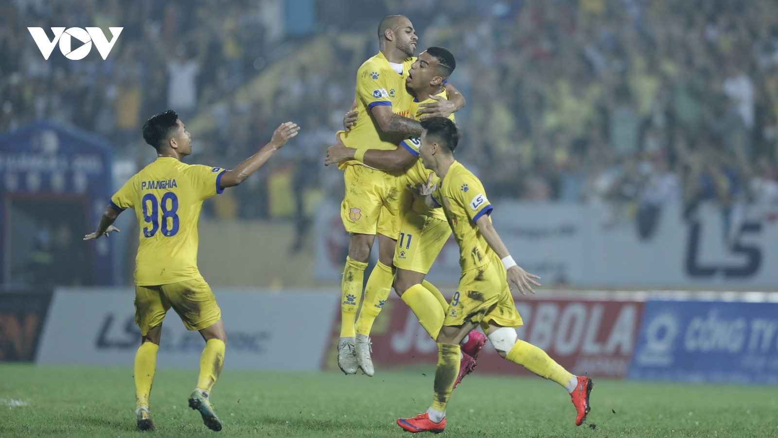 Nam Định nhận án phạt “trời ơi” trước vòng 11 V-League 2021