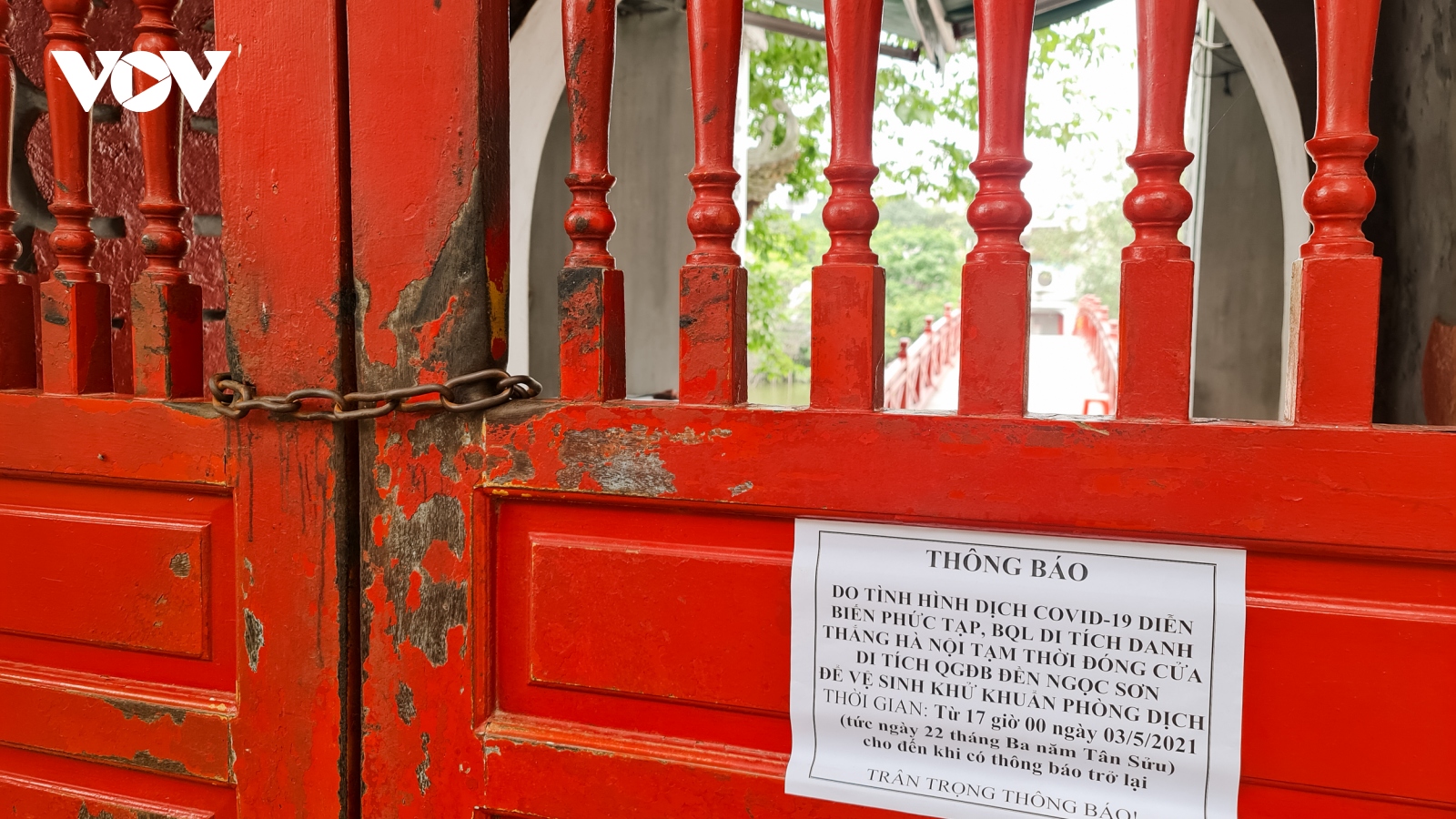 Các di tích, đền chùa tại Hà Nội đóng cửa, dựng rào chắn phòng chống dịch Covid-19
