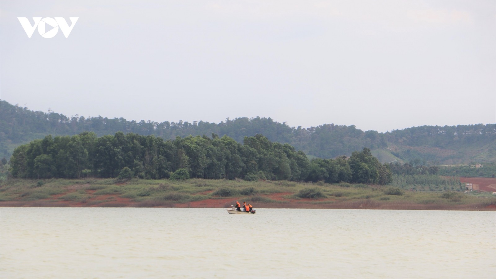 Tìm thấy nạn nhân trong vụ chìm tàu hút cát trên hồ thủy điện Đại Ninh