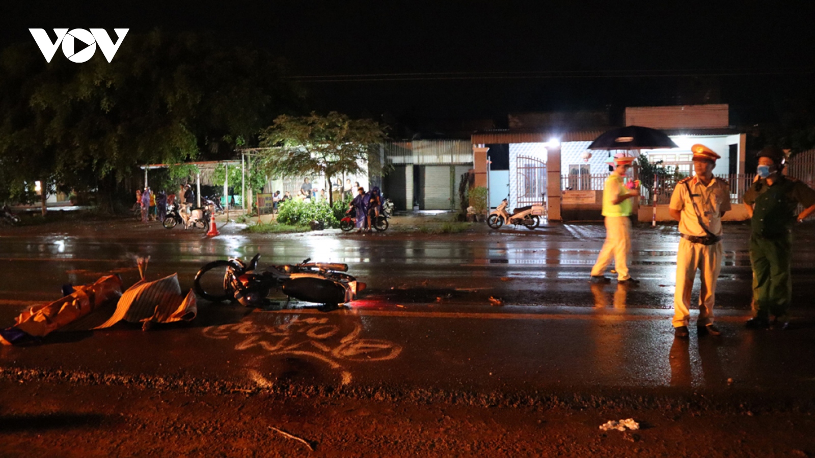 Xe tải lấn làn tông trực diện xe máy ở Bình Phước, 2 người tử vong
