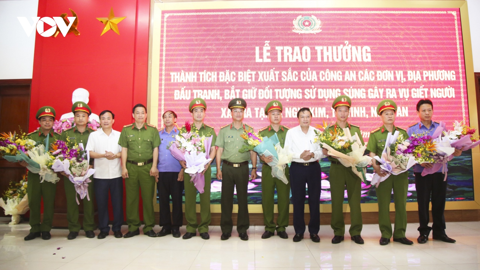 Khen thưởng các đơn vị khống chế đối tượng bắn tử vong 2 người ở Nghệ An