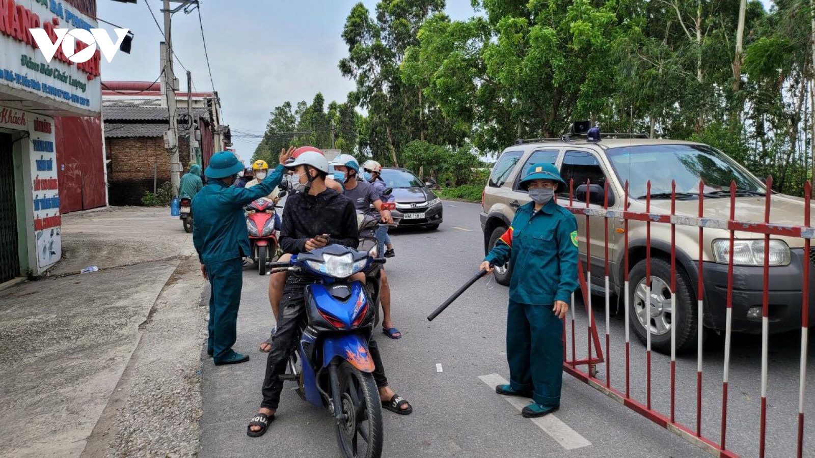 Lái xe chở hàng muốn vào TP Bắc Ninh phải có giấy xét nghiệm COVID-19