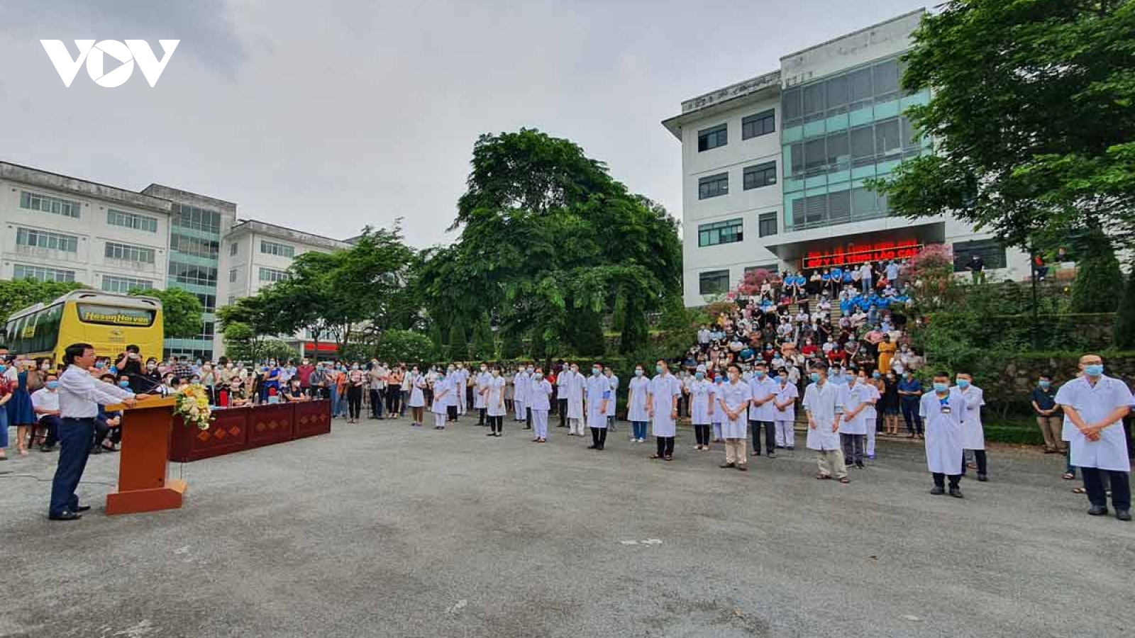 30 y bác sĩ Lào Cai lên đường chi viện cho “tâm dịch” Bắc Giang