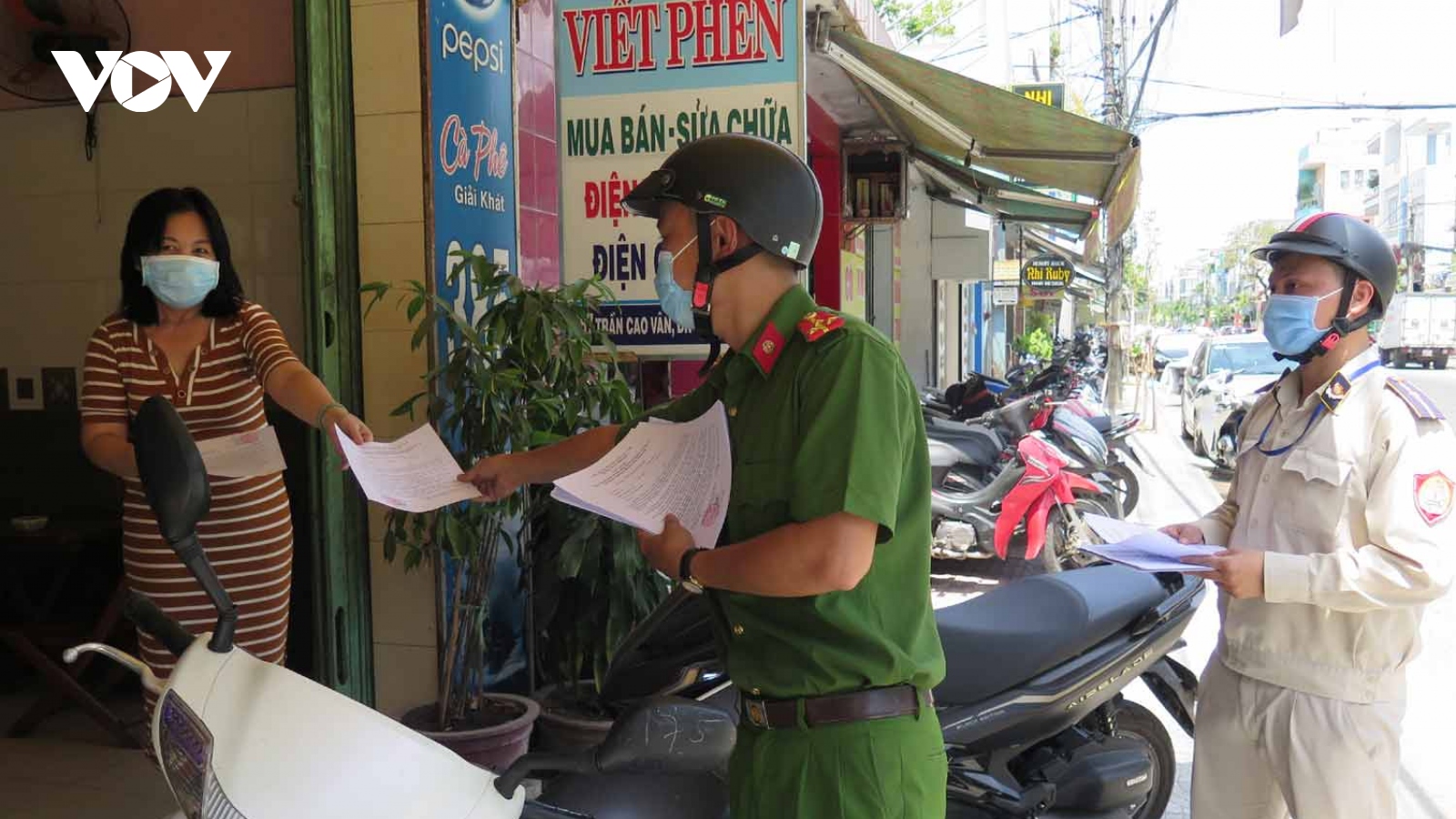 Người dân Đà Nẵng ủng hộ dừng hoạt động cửa hàng dịch vụ ăn uống tại chỗ để phòng dịch