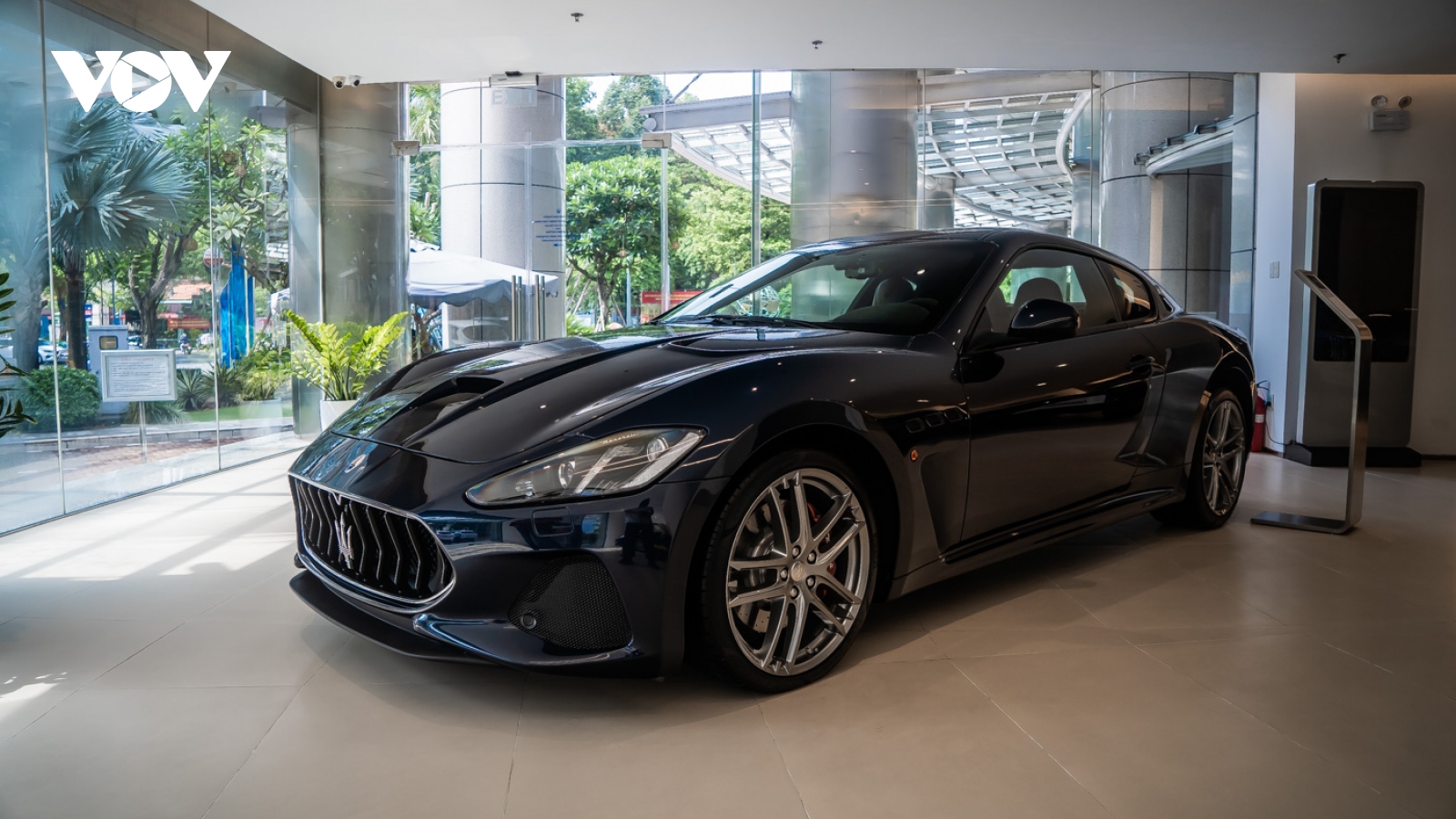 Cận cảnh Maserati GranTurismo bản nâng cấp giá gần 14 tỷ đồng tại Việt Nam