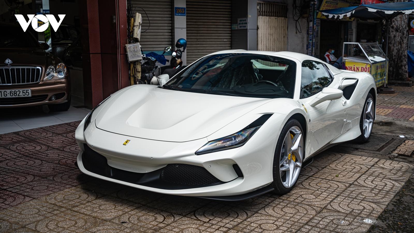 Cận cảnh Ferrari F8 Spider thứ ba tại Việt Nam