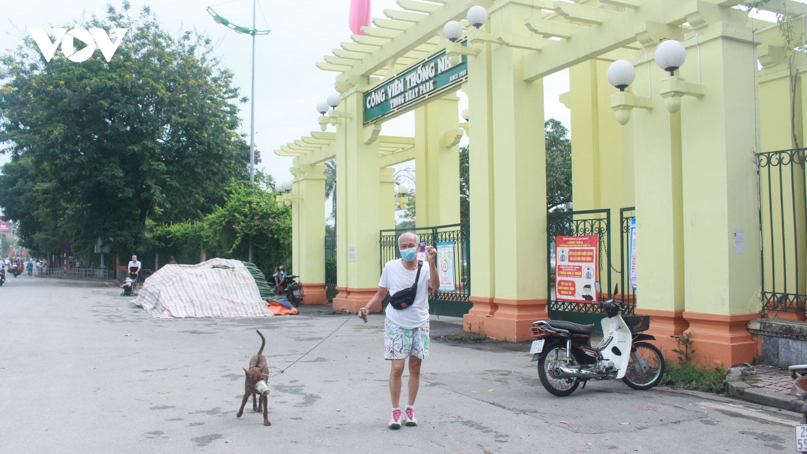 Công viên ở Hà Nội đồng loạt đóng cửa phòng chống dịch Covid-19
