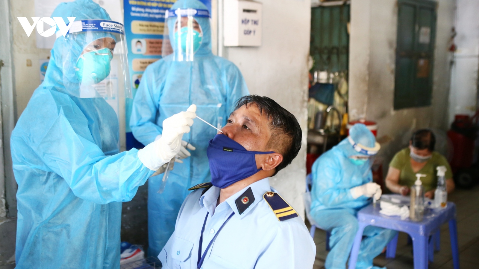 TP HCM, Lâm Đồng tạm dừng các dịch vụ có nguy cơ cao lây nhiễm SARS-CoV-2