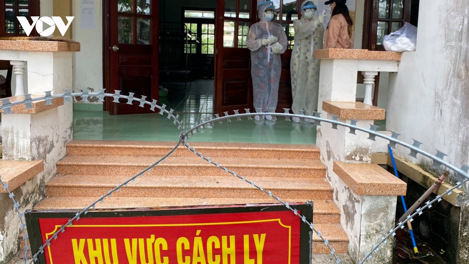Phát hiện 3 người dương tính với SARS-CoV-2 trong khu cách ly ở Tiền Giang