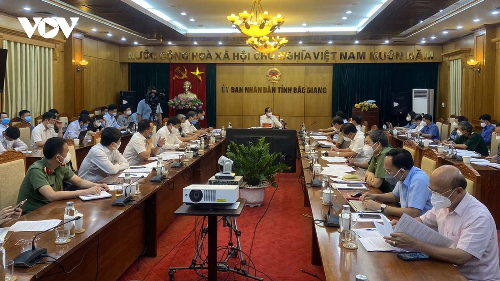 Phó Thủ tướng Lê Văn Thành yêu cầu "gỡ nút thắt" về kit xét nghiệm cho Bắc Giang