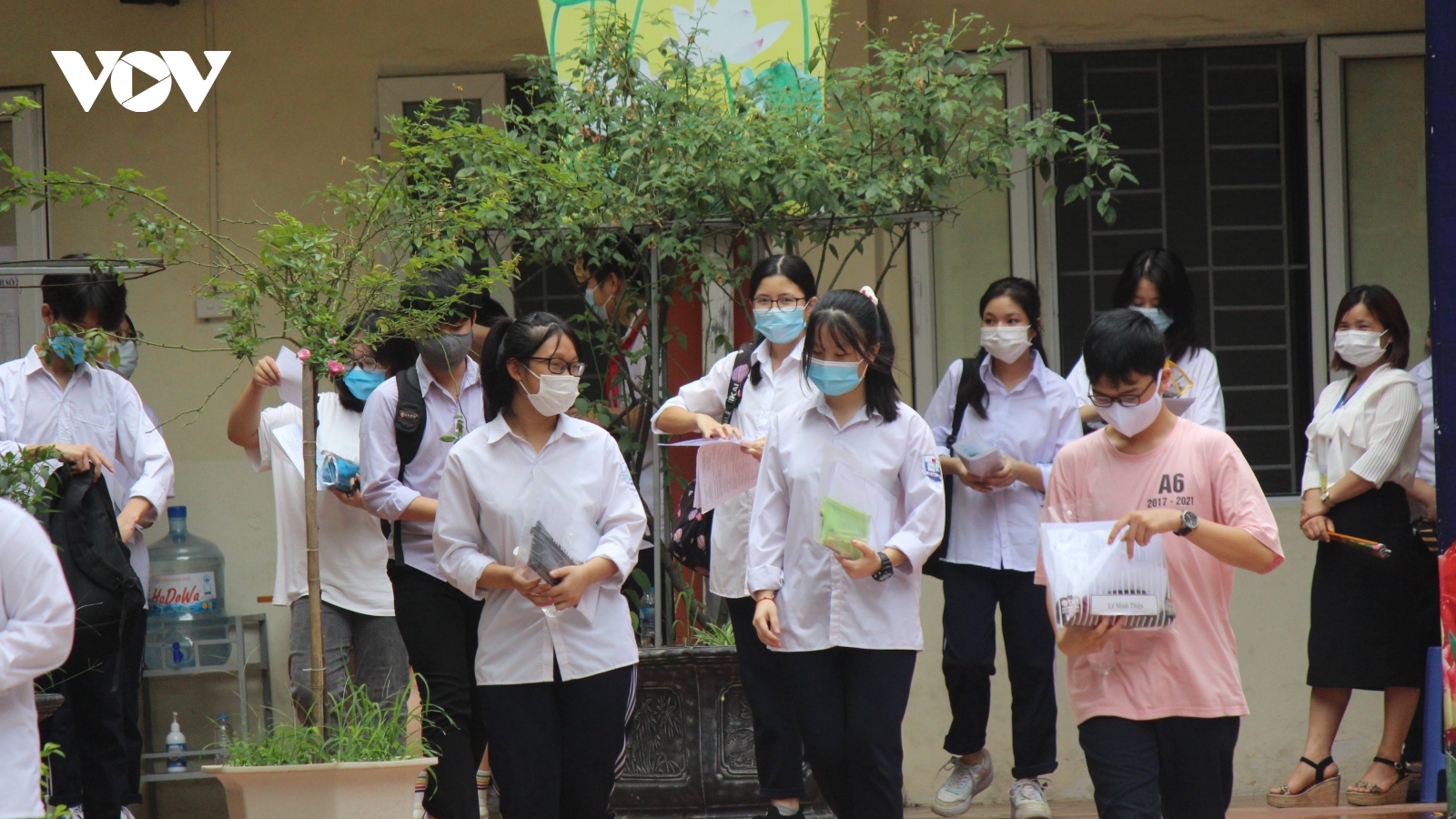 Thi vào 10 ở Hà Nội: Đề tiếng Anh nhẹ nhàng, giáo viên dự báo sẽ nhiều điểm 9, 10