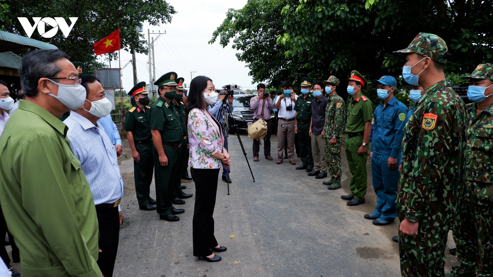 Phó Chủ tịch nước động viên lực lượng phòng, chống dịch tuyến biên giới An Giang