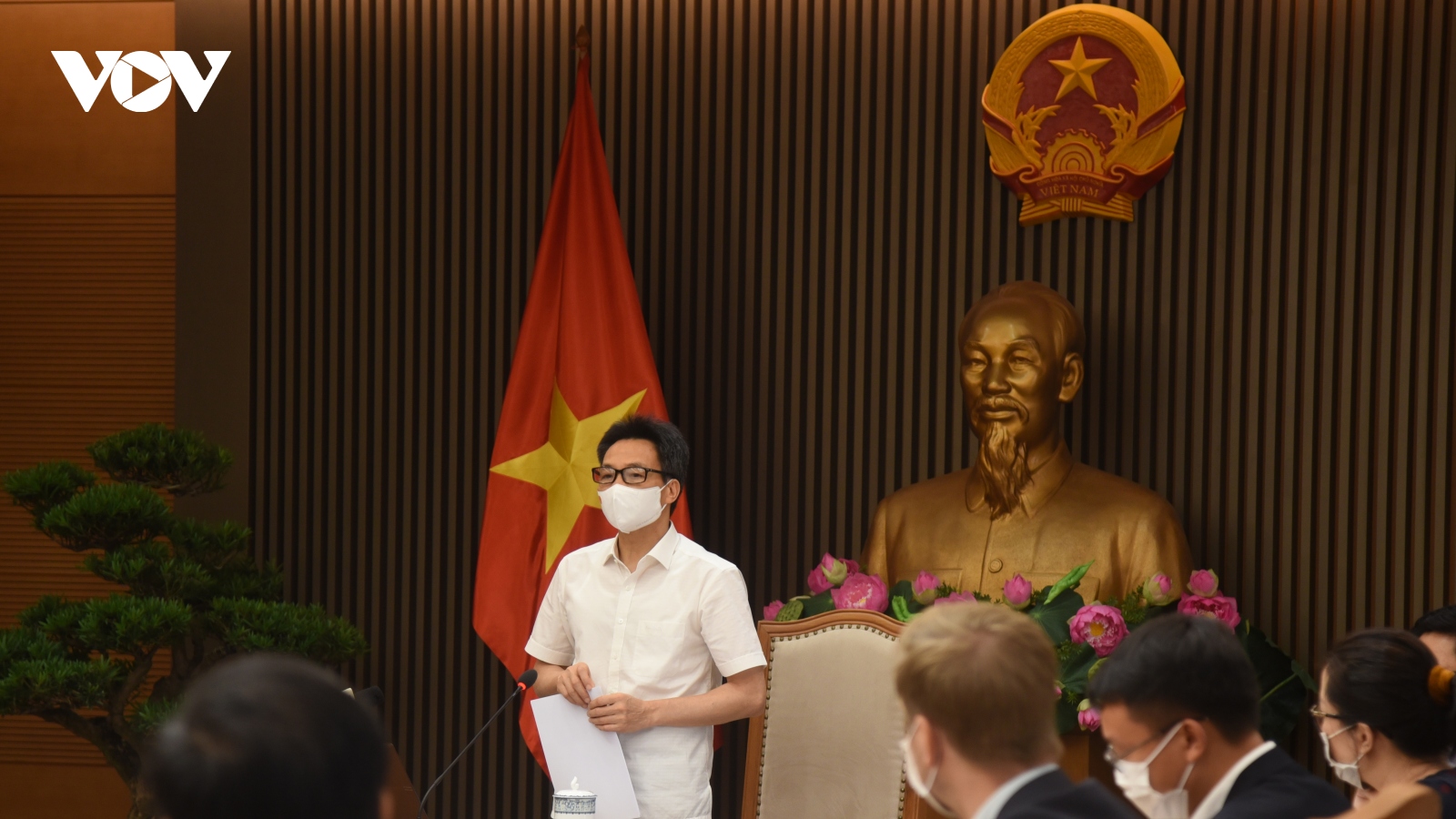 "Vaccine COVID-19 về Việt Nam chưa nhiều do nguồn cung khan hiếm"