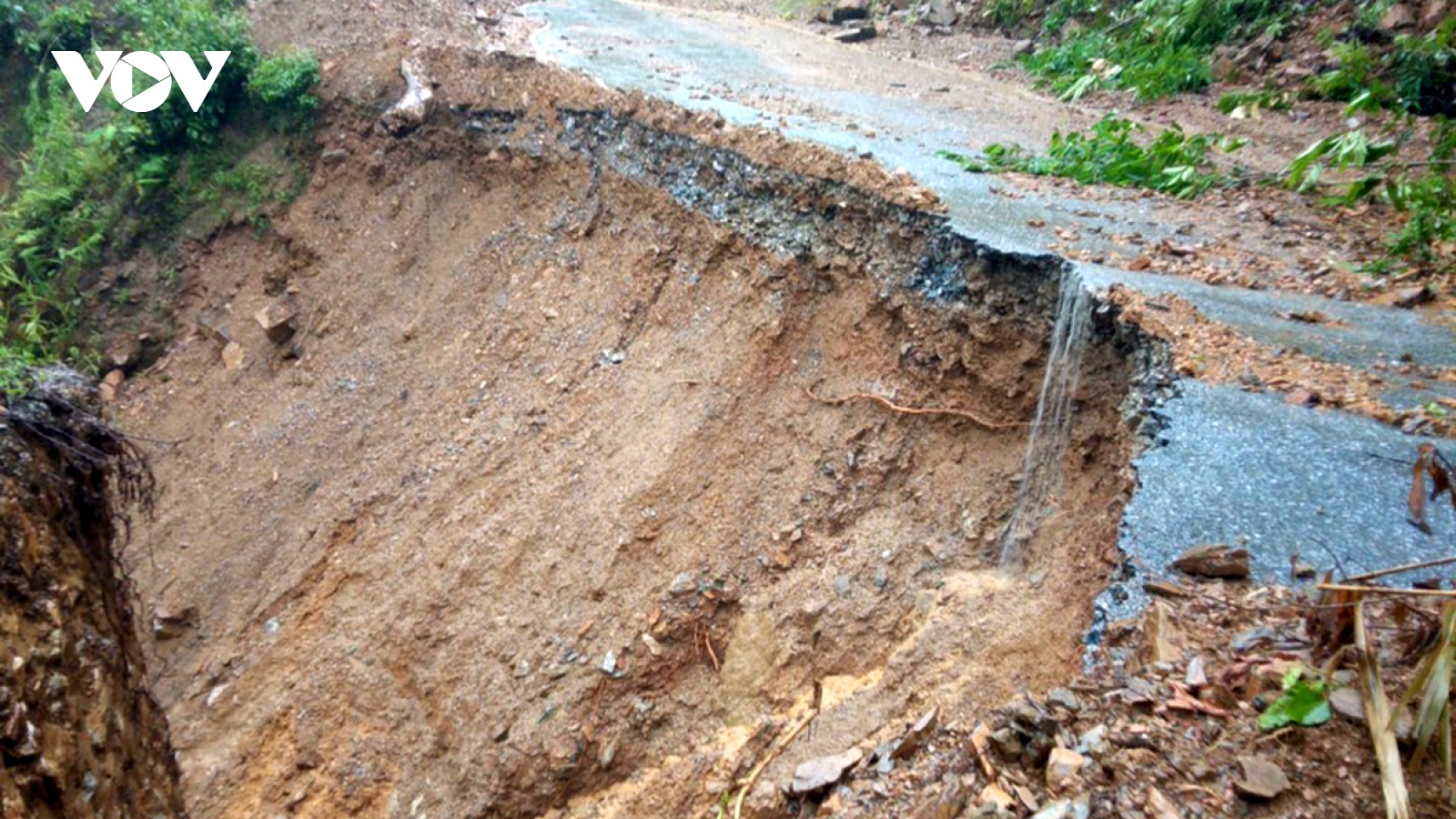Mưa lớn gây ngập úng, sạt lở nhiều tuyến đường ở Lai Châu