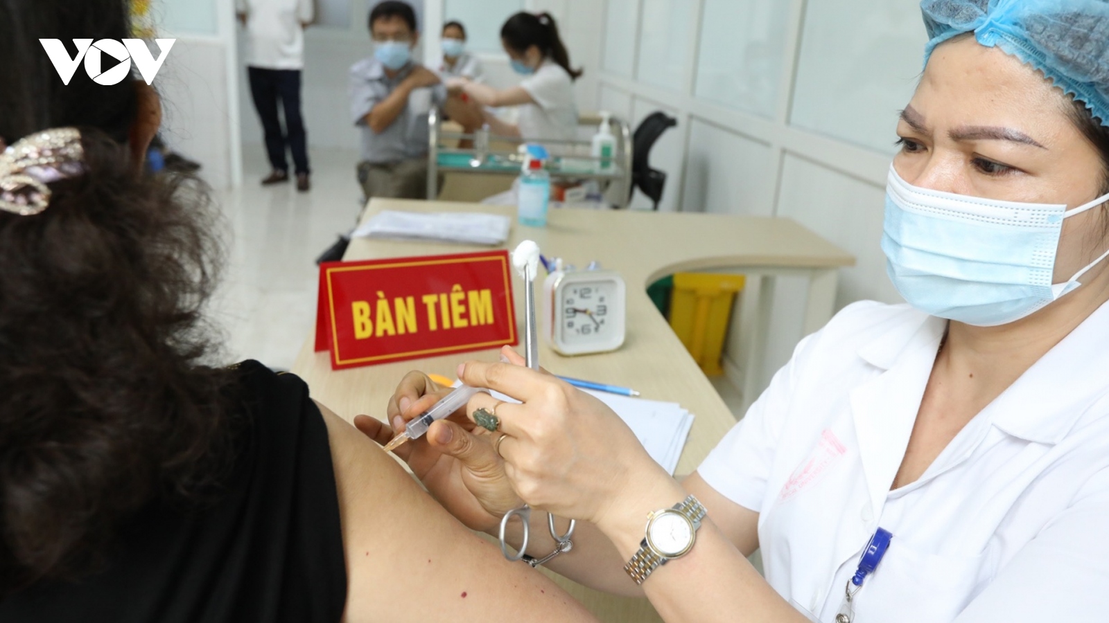 Sức khoẻ của 1.000 tình nguyện viên thử vaccine Nanocovax giai đoạn 3