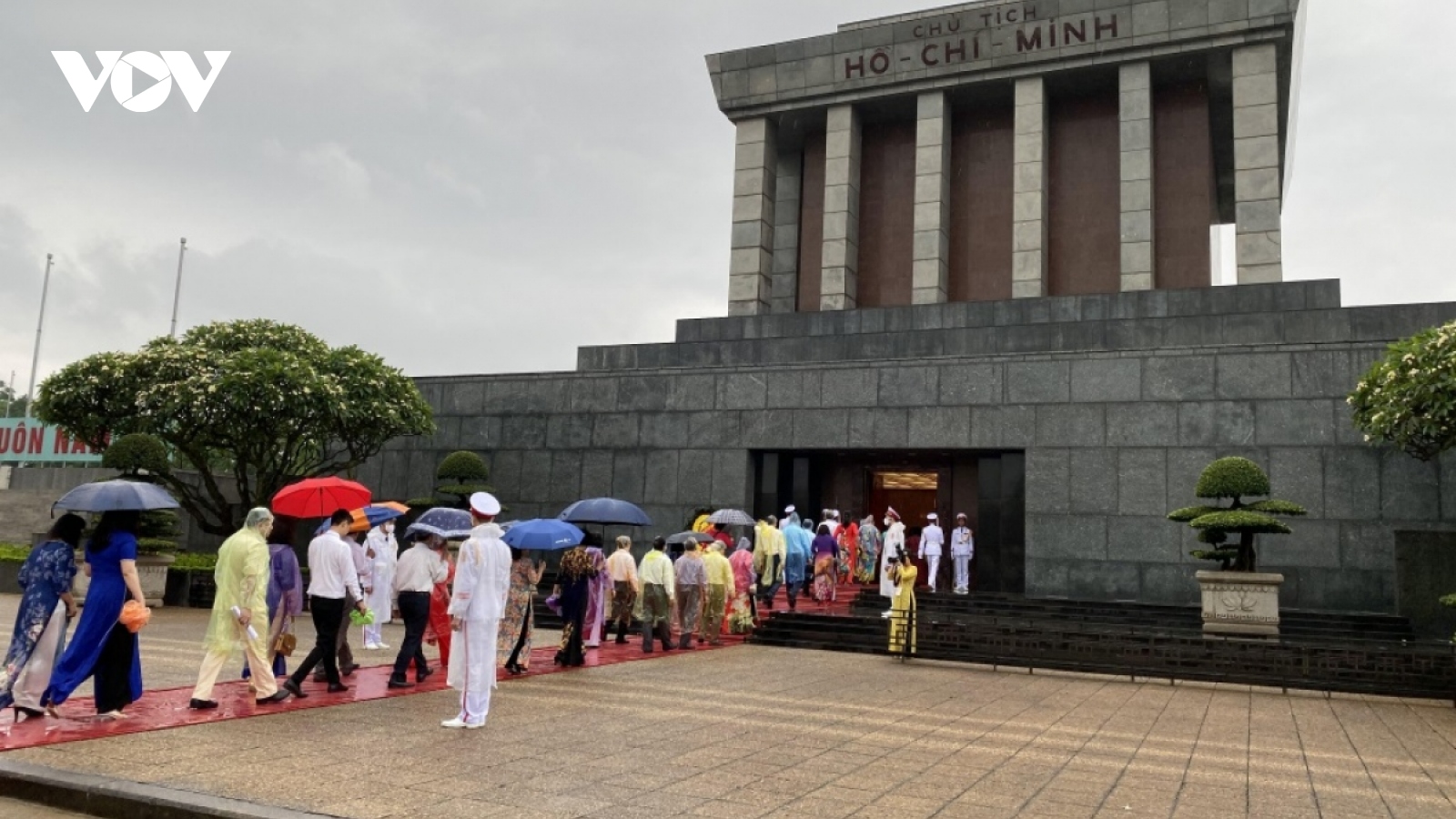 Tạm ngừng tổ chức lễ viếng Chủ tịch Hồ Chí Minh, tưởng niệm Anh hùng liệt sĩ