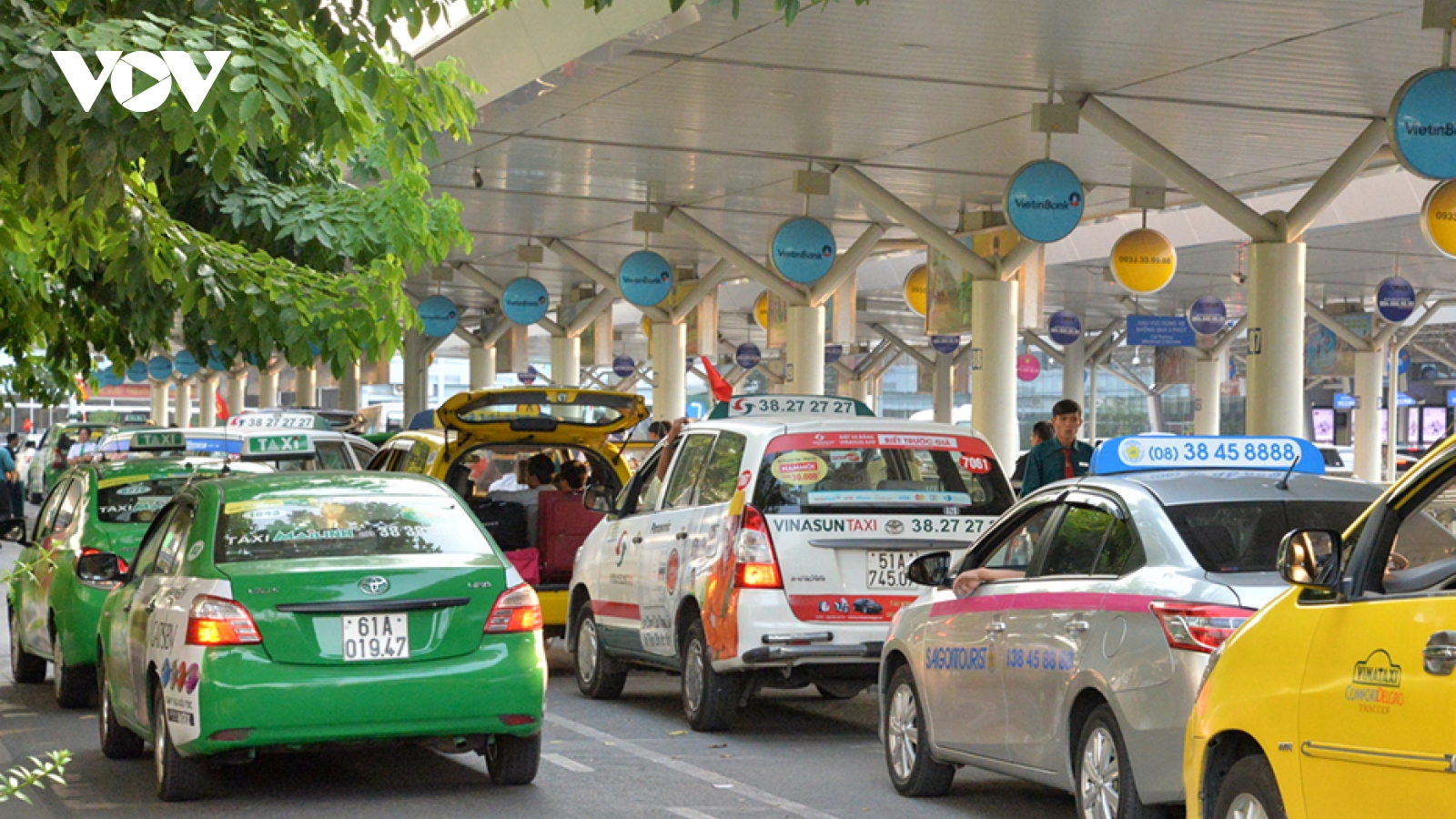 TP.HCM: Hai hãng taxi được hoạt động để hỗ trợ y tế và đưa đón người tại sân bay