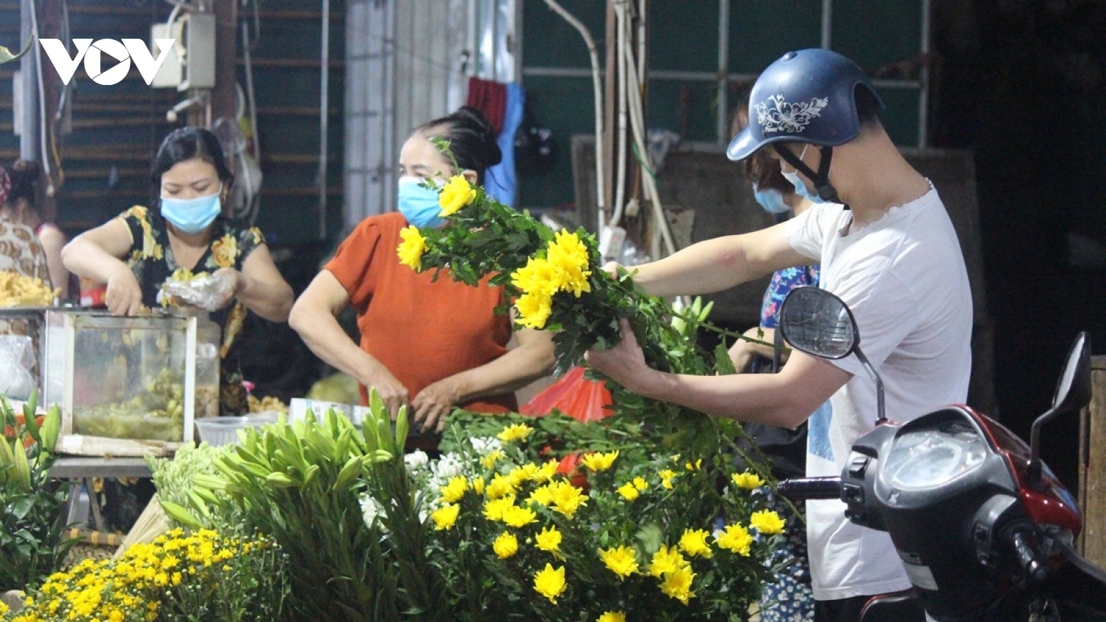 Ngày đầu giãn cách tại Hà Nội: Giá cả ở chợ dân sinh khá ổn định