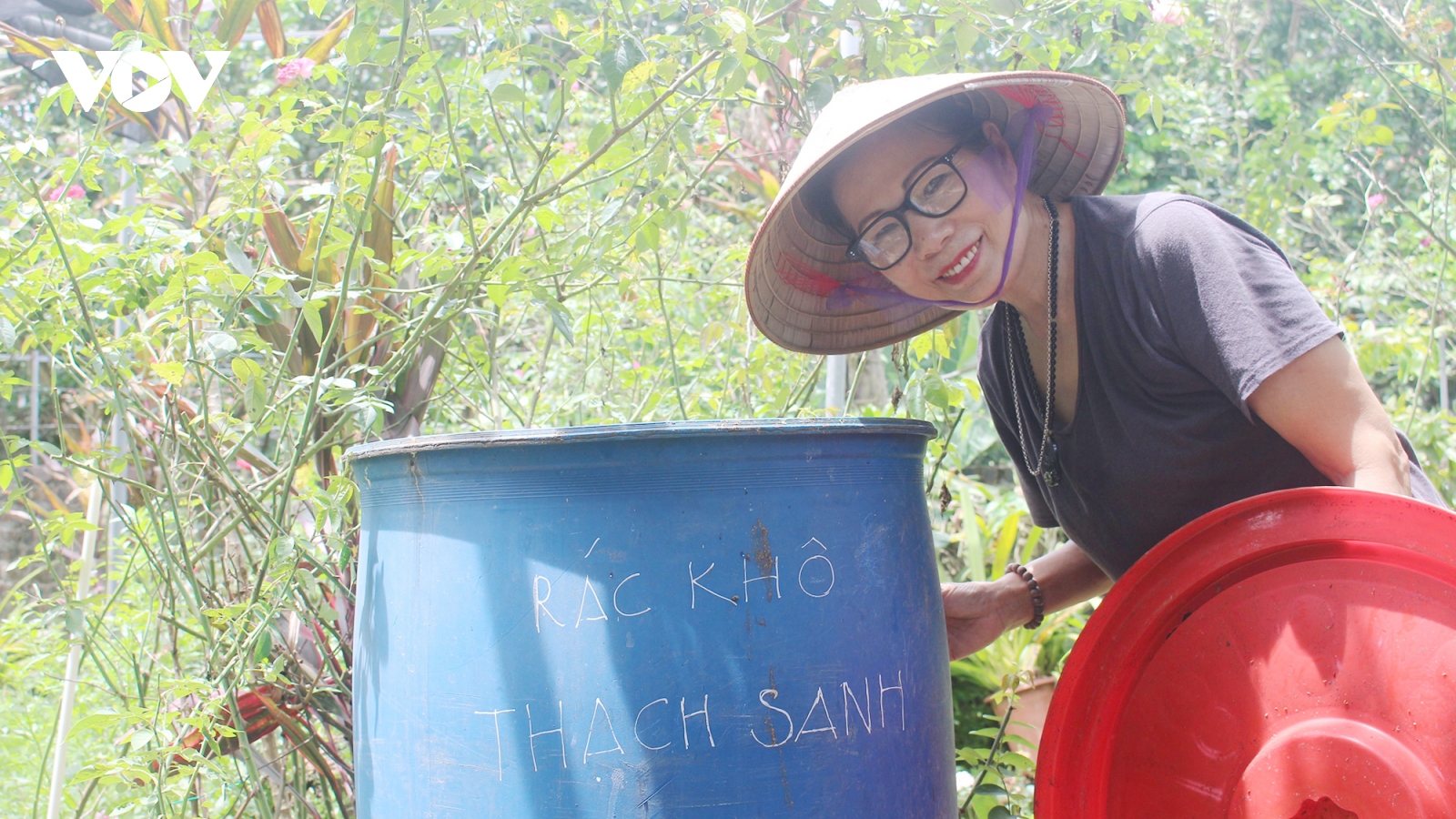 Nữ Thiếu tá về hưu khởi xướng phương pháp xử lý rác thải IMO ở huyện Sóc Sơn