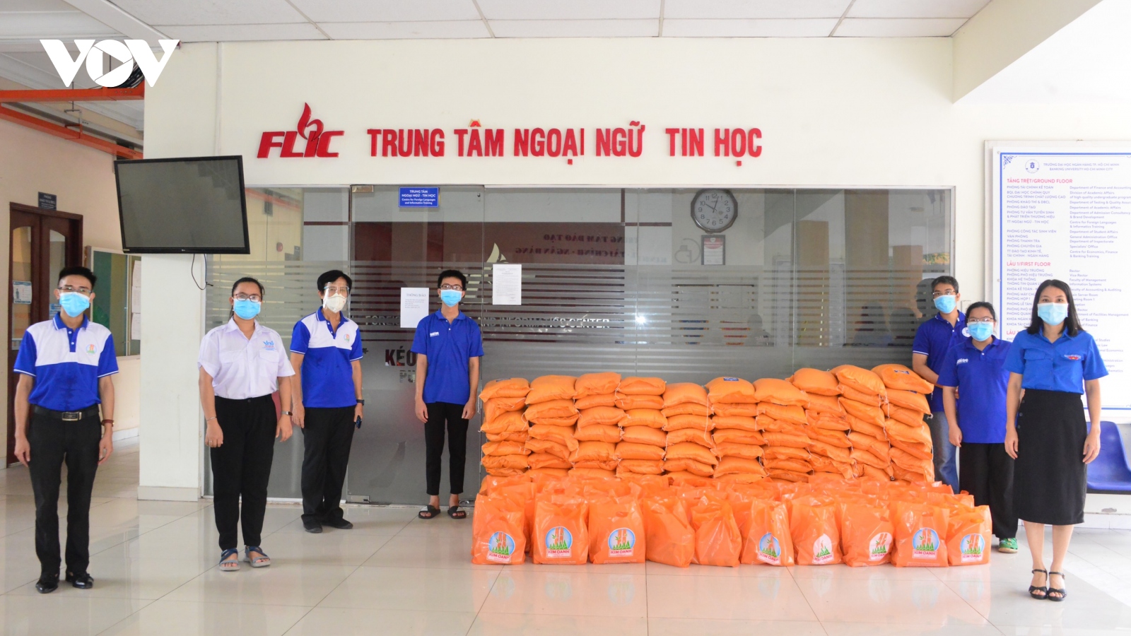 Quỹ từ thiện Kim Oanh tặng 180 tấn gạo cho người dân vùng dịch