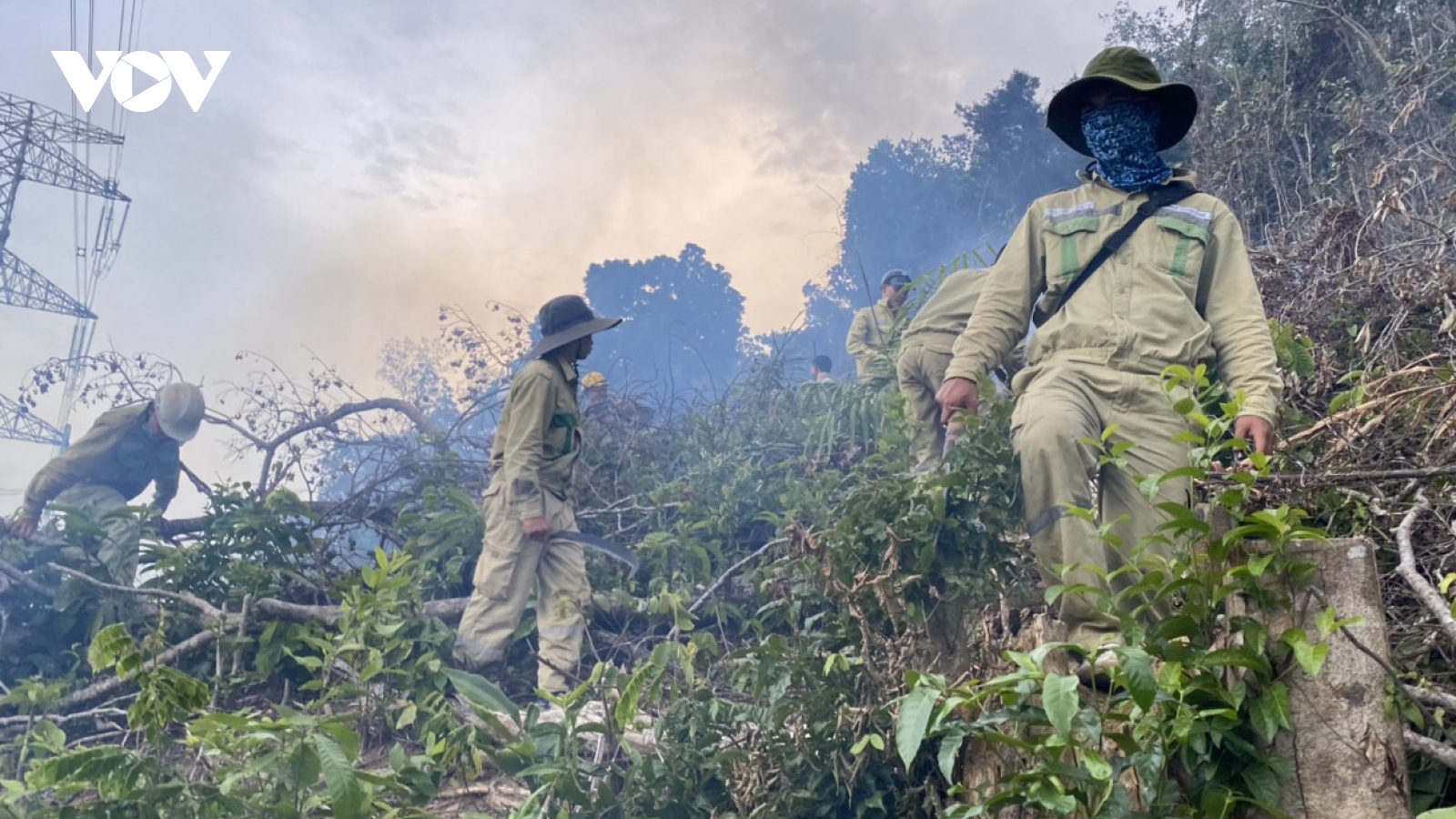 Cháy rừng gây sự cố nghiêm trọng đường dây 500kV Dốc Sỏi – Pleiku 2