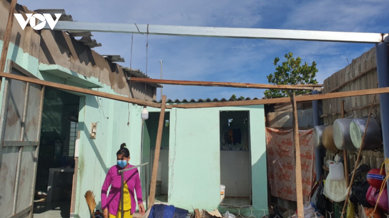 Nhiều nhà dân ở Tiền Giang bị thiệt hại do lốc xoáy