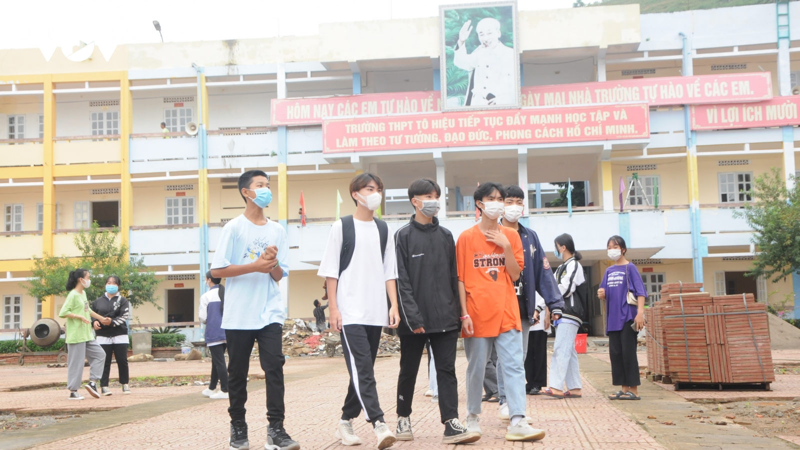 
        Hơn 300.000 học sinh tỉnh Sơn La hôm nay tựu trường
                              