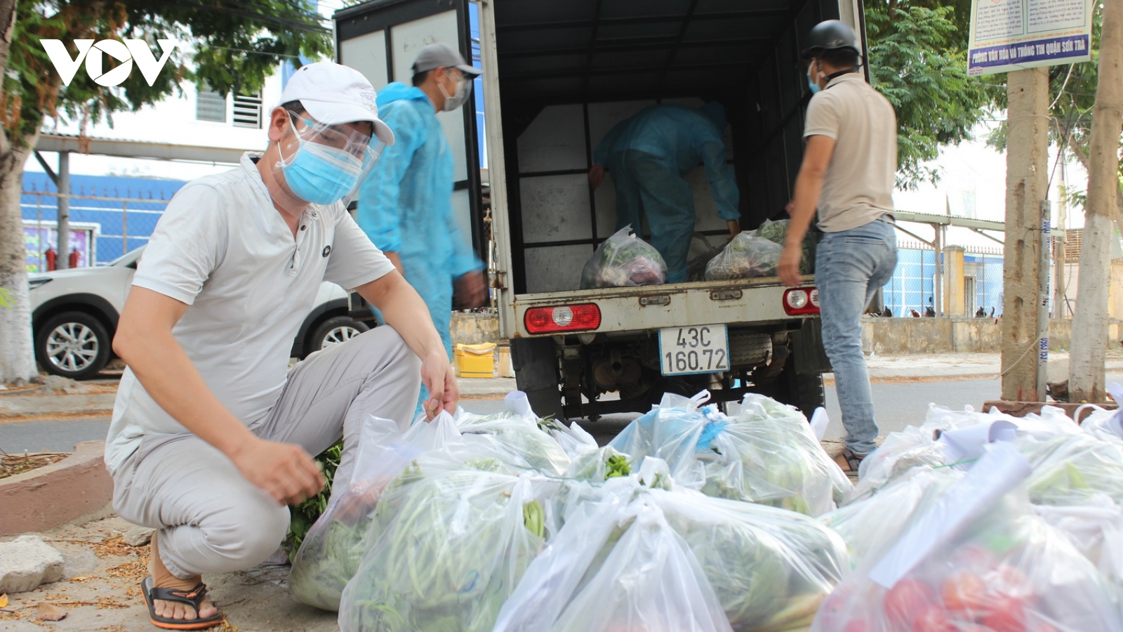 Tổ trưởng dân phố ở Đà Nẵng bị tai nạn chấn thương sọ não khi đi nhận thực phẩm giúp dân