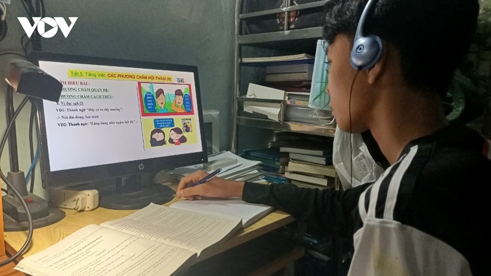 Hơn 25.000 học sinh trung học ở Bình Thuận thiếu thiết bị học trực tuyến