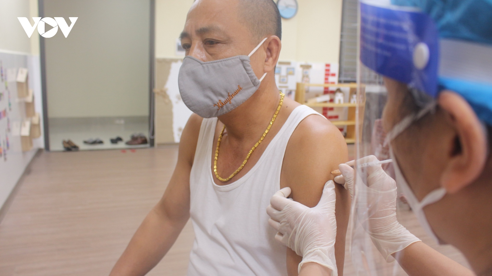 Người Hà Nội xếp hàng tiêm vaccine Vero Cell