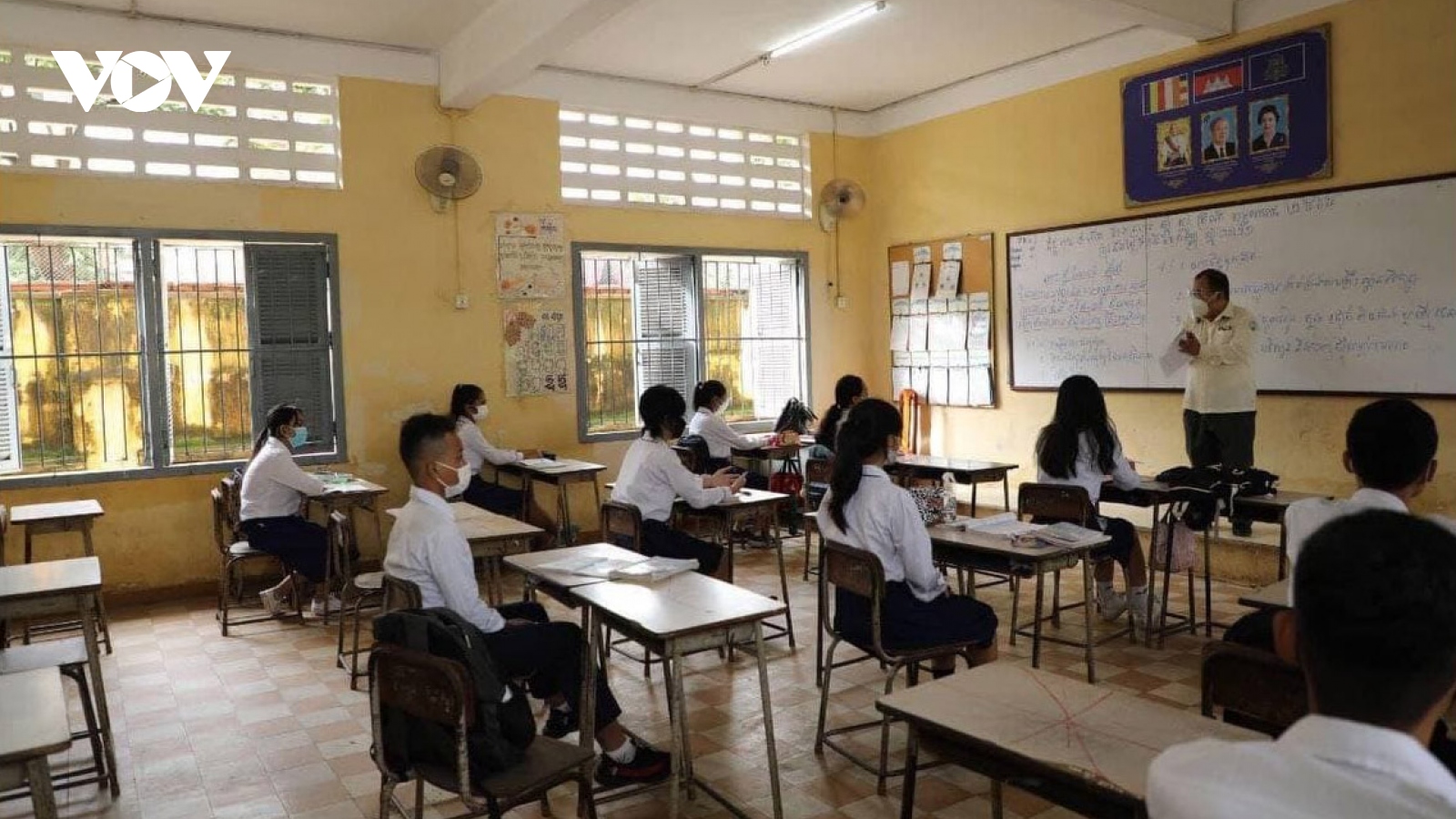 Hàng loạt trường học ở Campuchia mở cửa trở lại